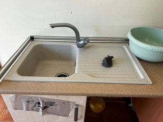 Fregadero y grifo de cocina