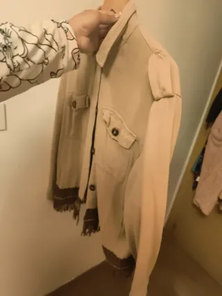 Camisa vaquera beige con flecos