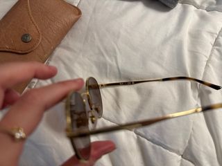 Gafas de sol Ray-Ban doradas y marrones