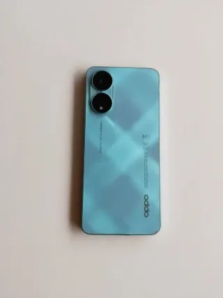 Schermo rotto. Cellulare Oppo A78 4G Nero