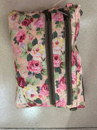 Bolso neceser floral con cremalleras