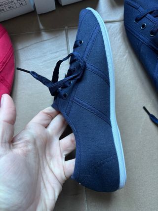 Zapatillas tipo bamba con cordones nueva 3€ unidad