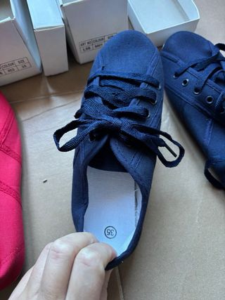 Zapatillas tipo bamba con cordones nueva 3€ unidad