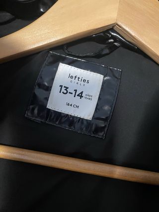 Abrigo negro brillante 13-14 años