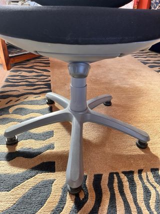 Silla de oficina ergonómica negra