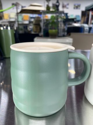 Taza Cerámica Ripple con Tapa