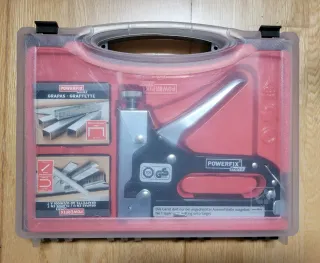 Grapadora profesional Powerfix con grapas