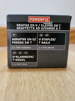 Grapadora profesional Powerfix con grapas