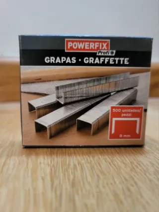 Grapadora profesional Powerfix con grapas