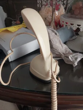 Teléfono antiguo cobra beige
