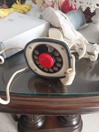 Teléfono antiguo cobra beige