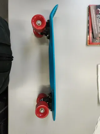 Monopatín azul para niños