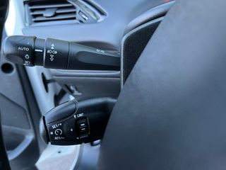 Peugeot 208 82cv  Signature 5p