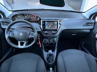 Peugeot 208 82cv  Signature 5p