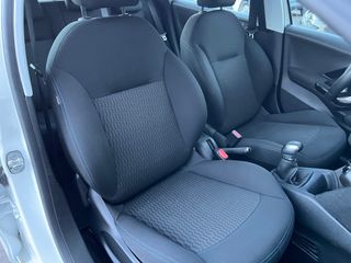 Peugeot 208 82cv  Signature 5p