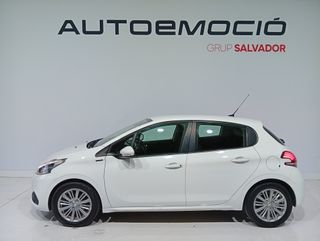Peugeot 208 82cv  Signature 5p