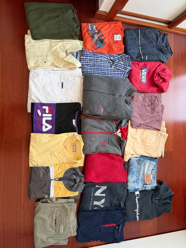 Lote de ropa vintage. Unidad a 6,66€.