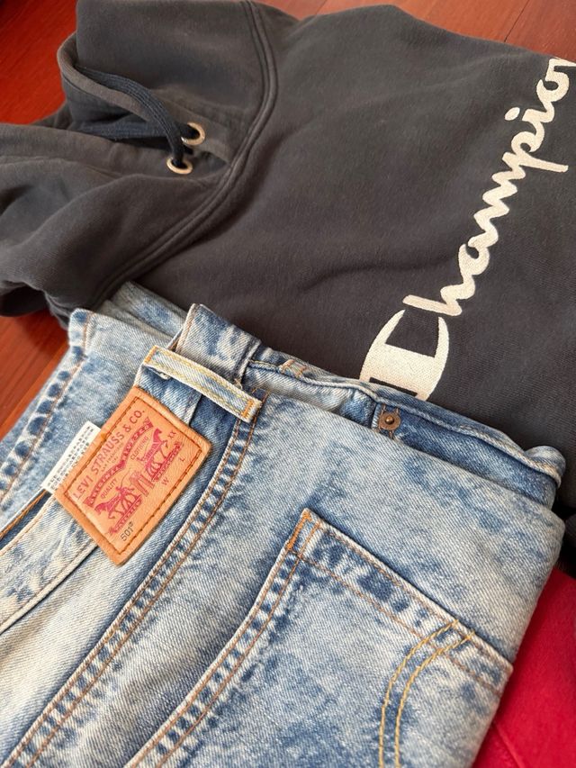 Lote de ropa vintage. Unidad a 6,66€.