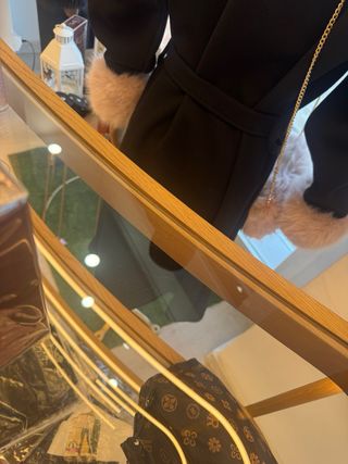 Estantería cristal LED en madera  de tienda