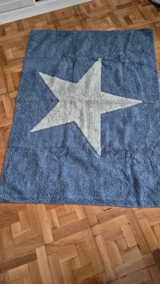 Alfombra lavable azul con estrella blanca