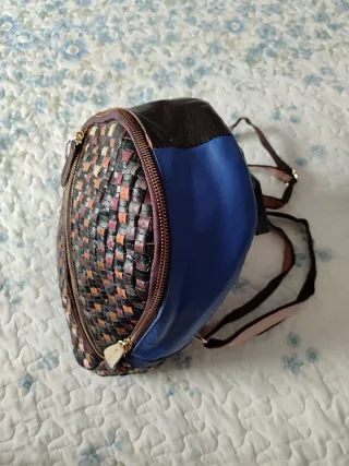 Mochila piel MARKTOMI multicolor ligera y amplia.