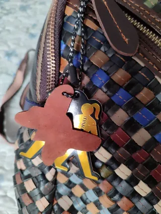 Mochila piel MARKTOMI multicolor ligera y amplia.