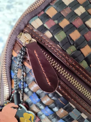 Mochila piel MARKTOMI multicolor ligera y amplia.