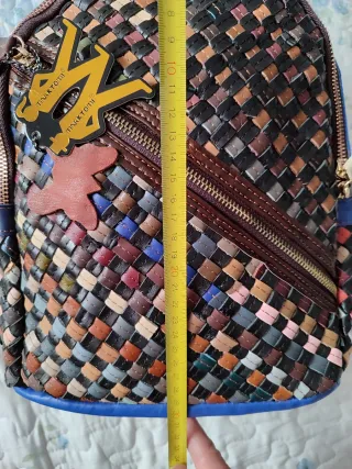 Mochila piel MARKTOMI multicolor ligera y amplia.