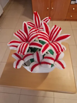 Centro de mesa para navidad y macetas de flores