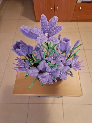 Centro de mesa para navidad y macetas de flores