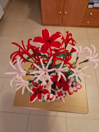 Centro de mesa para navidad y macetas de flores