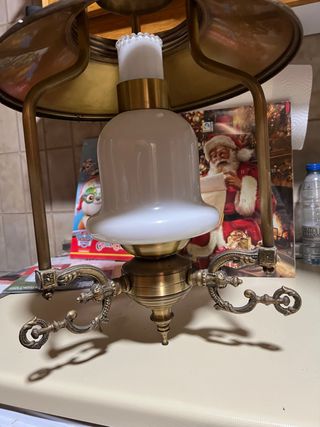 Lámpara antigua de latón y cristal