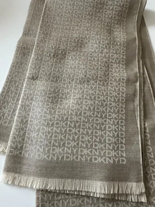 Sciarpe unisex di marca (prezzi singoli)