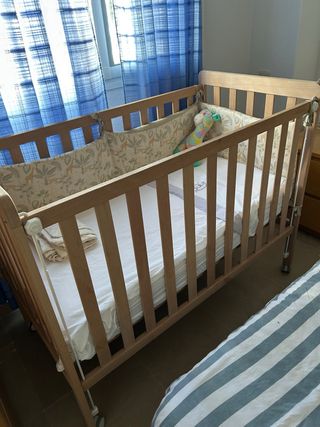 Cuna de madera para bebé