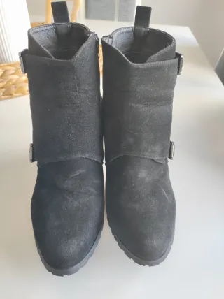 Botines negros con hebillas T41