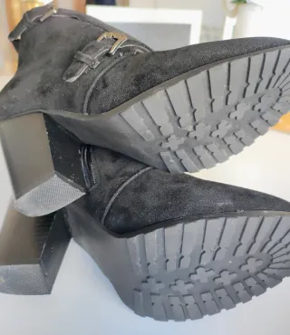 Botines negros con hebillas T41
