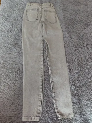 Pantalón skinny gris claro