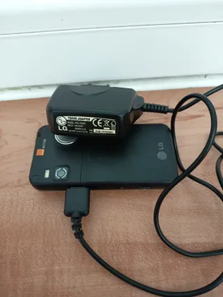 Teléfono Vintage LG Plata