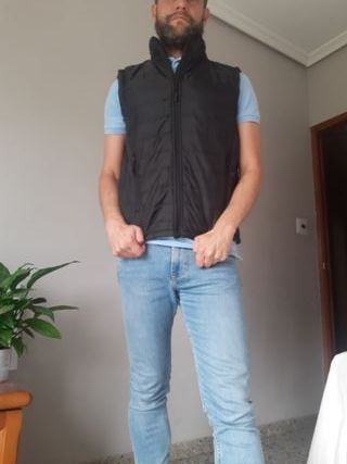 Chaleco acolchado cuello alto negro