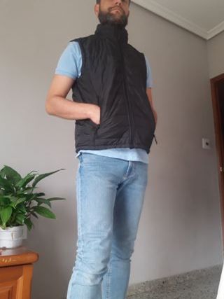 Chaleco acolchado cuello alto negro