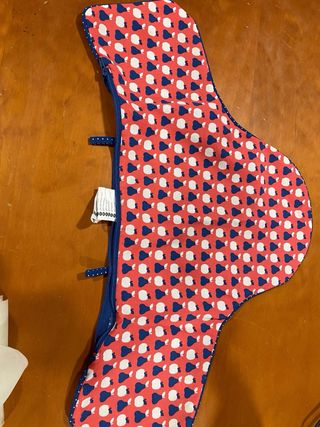 Trona blanca para bebé de Ikea con bandeja y cojin