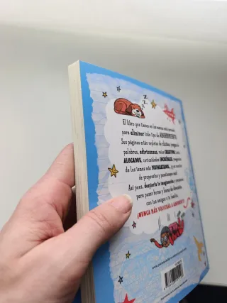 El libro antiaburrimiento: Ilustrado por Scott ...