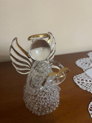 Angioletto in vetro trasparente con dettagli oro