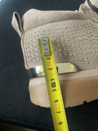 Scarponcini beige con strass dorati