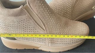 Scarponcini beige con strass dorati