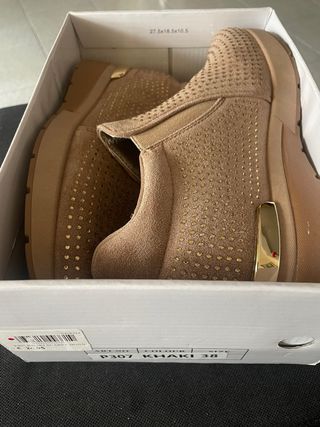 Scarponcini beige con strass dorati