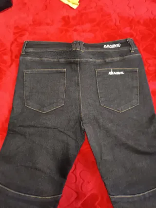 Vaqueros de moto con protecciones