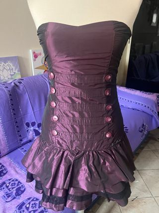 Abito elegante viola con bottoni