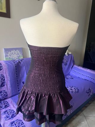 Abito elegante viola con bottoni