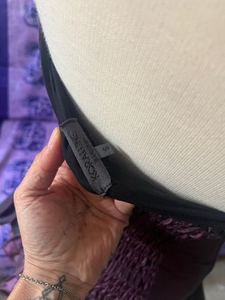 Abito elegante viola con bottoni